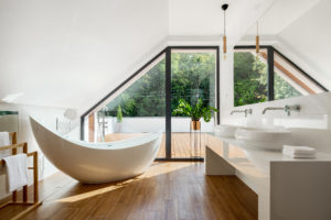 Salle de bain sous pente