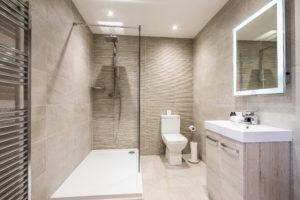 salle de bain sans fenêtre couleurs claires