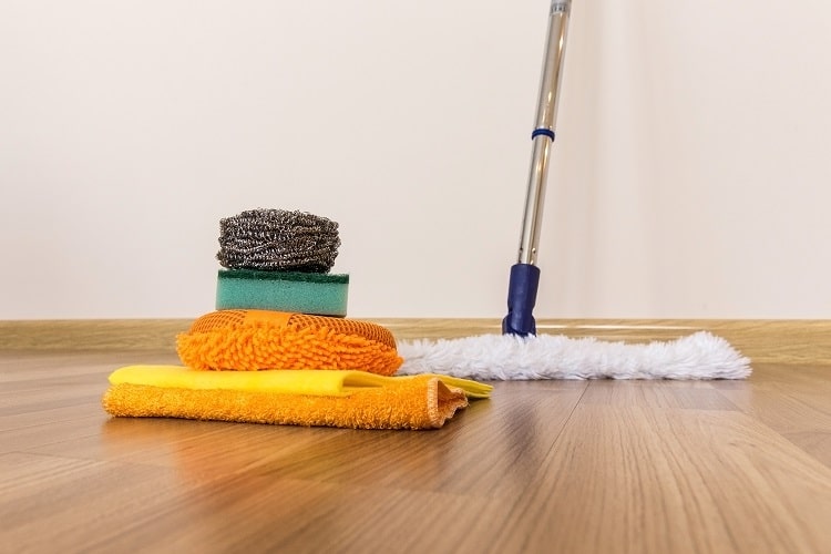 Décaper un parquet prix, devis, comment décirer, conseils…