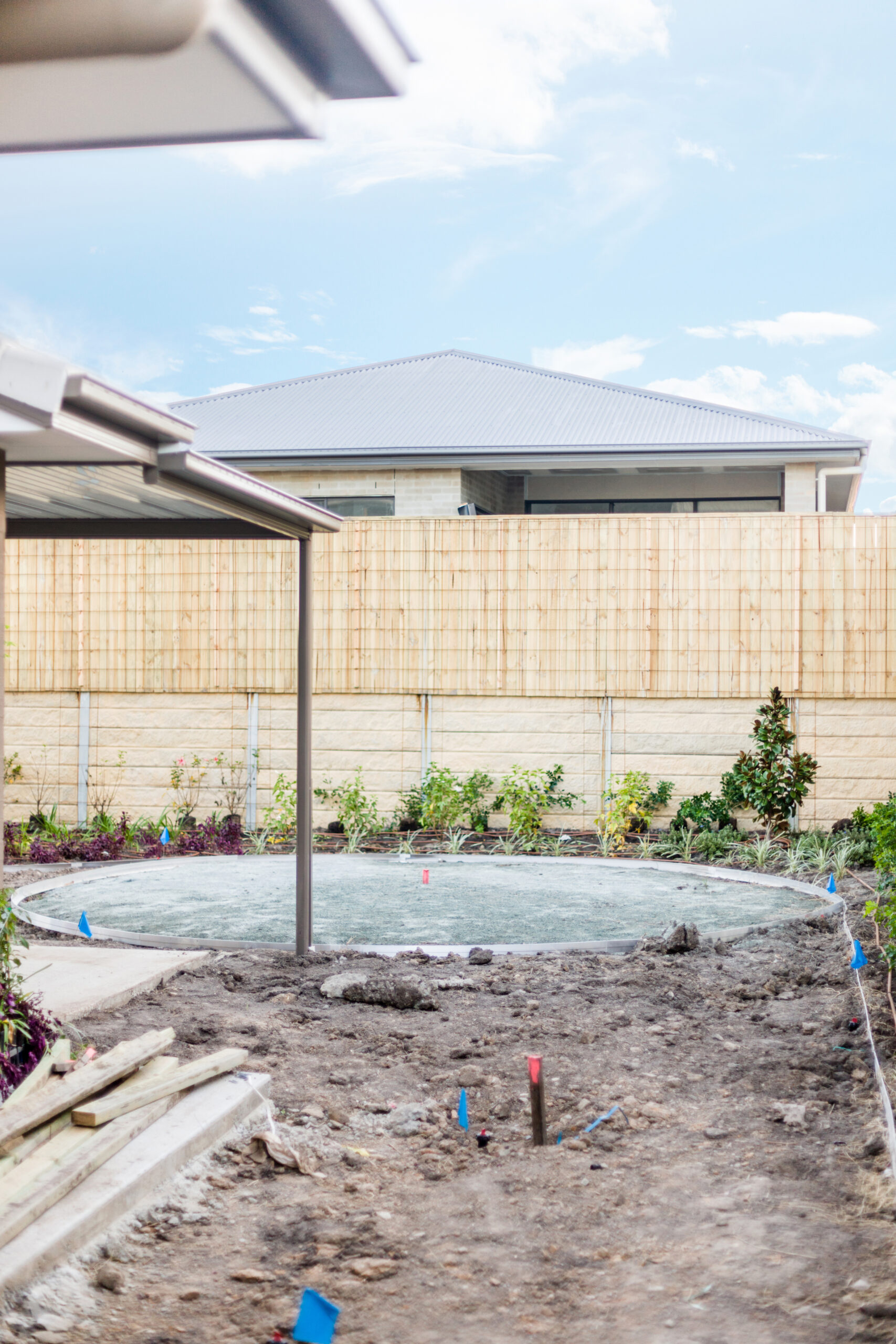 L’épaisseur d’une dalle de béton pour piscine hors sol